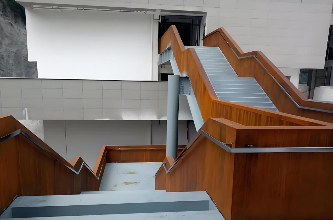 新建耐候钢楼梯